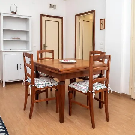 Trilocale Con Giardino E Posto Auto A - M152 Lägenhet