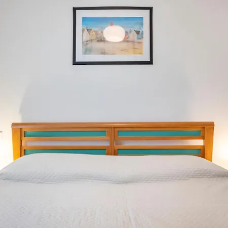 Apartment Trilocale Con Giardino E Posto Auto A - M152 *