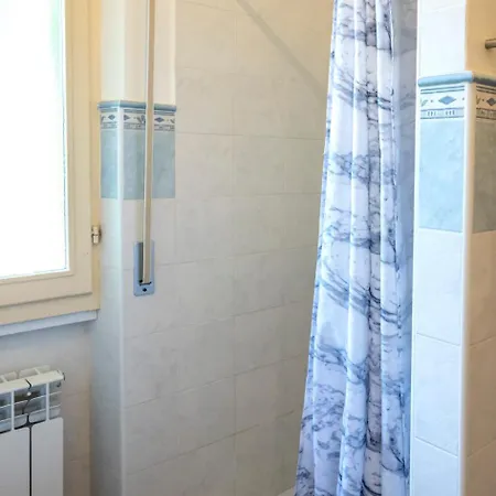 Apartment Trilocale Con Giardino E Posto Auto A - M152 *