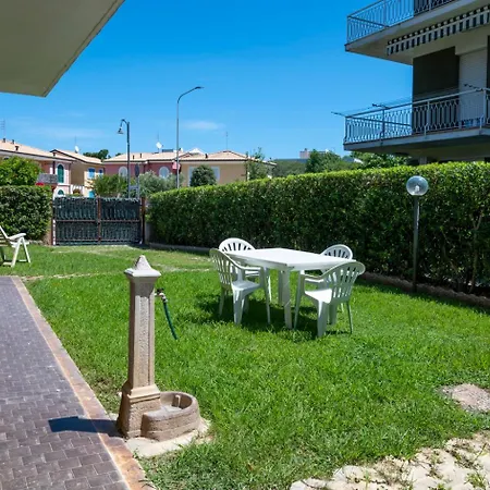 Trilocale Con Giardino E Posto Auto A - M152